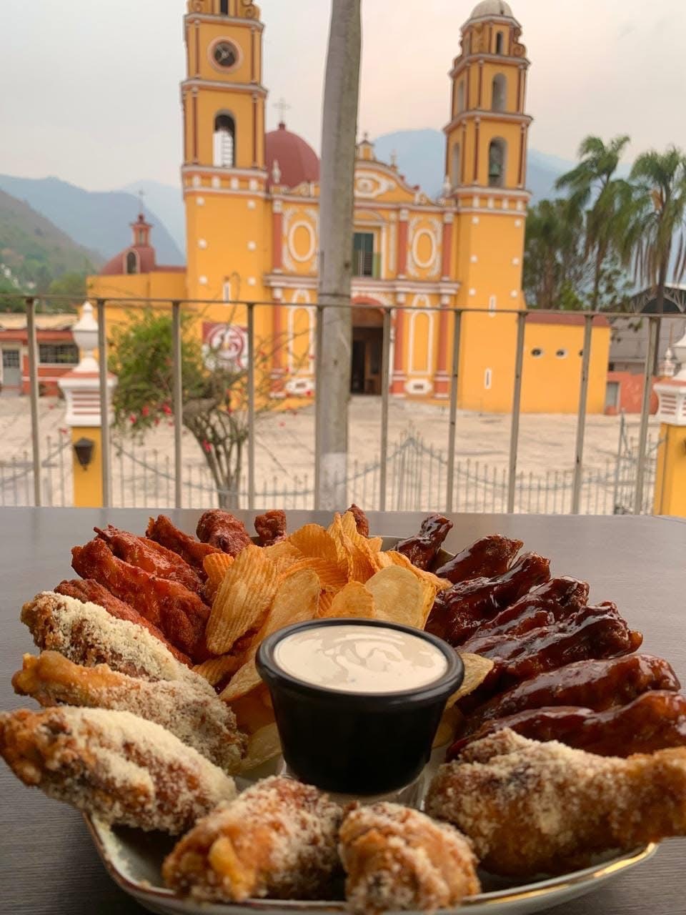 Alitas y salsas de La Pizza